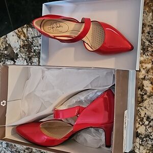 Life Stride Red 2.5 " Pump
